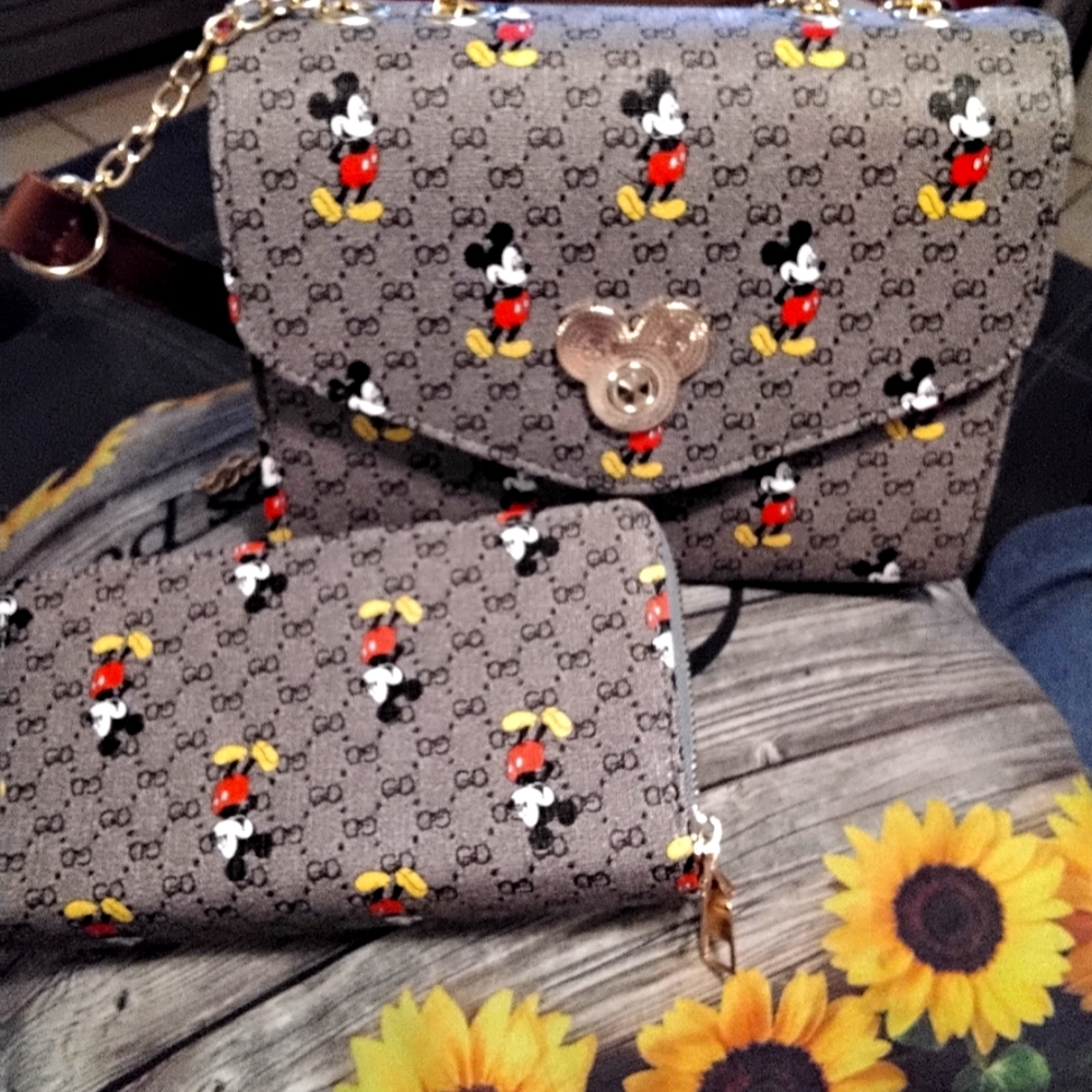 Pruse with wallet